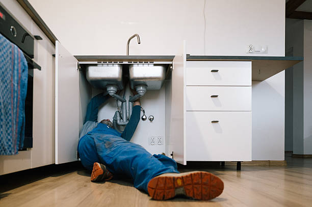 Professional Plumbing technician working in Italy, TX